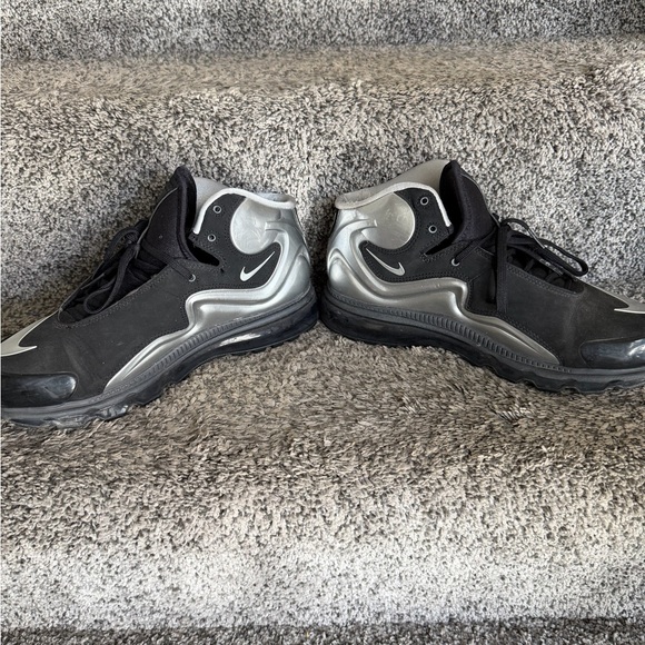 Nike Flyposite Silver and Black Sneakers - Picture 5 of 7